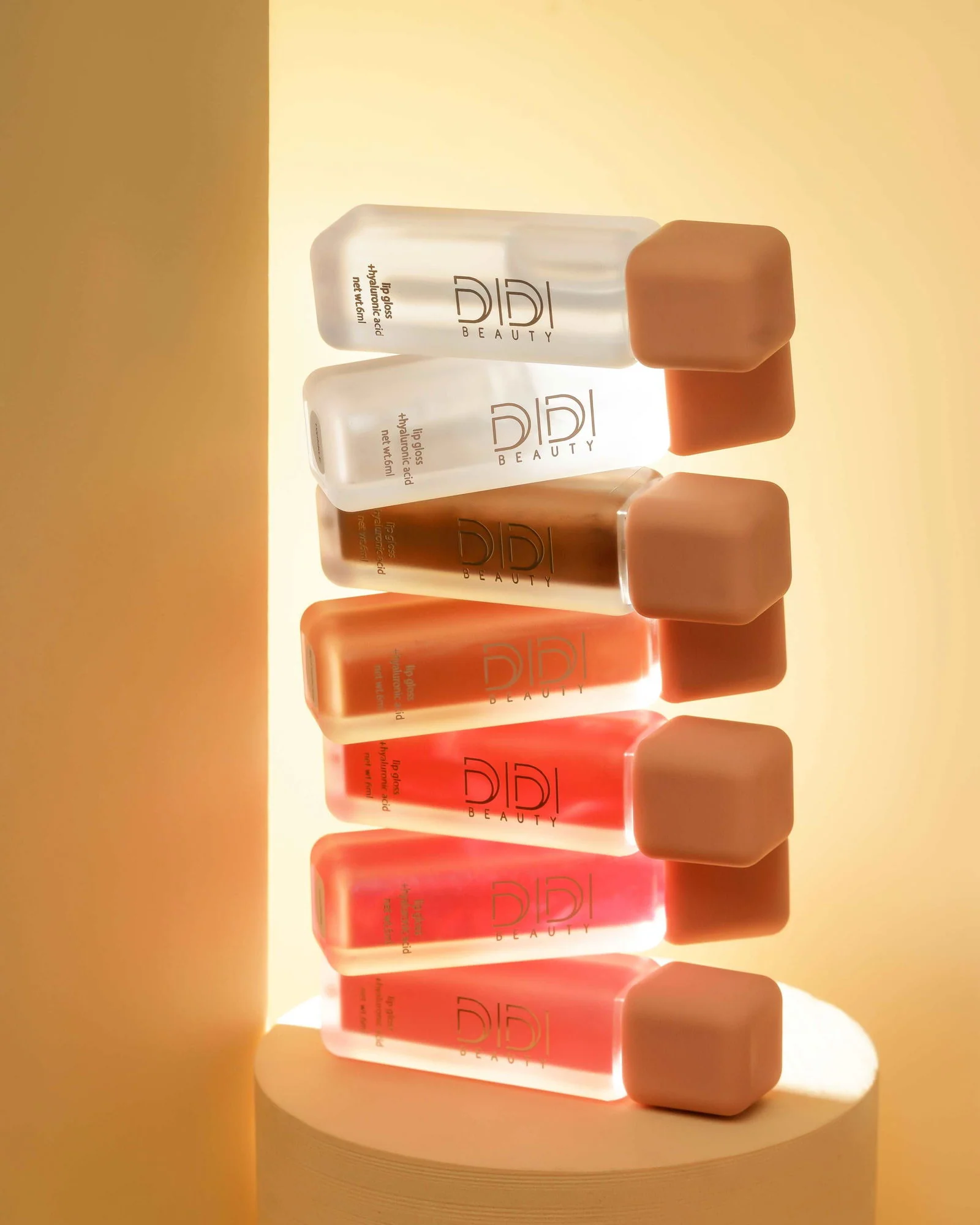 This Didi Beauty shimmer lip gloss with high shine feels as good as it looks—in Six Shimmer shades and a clear gloss. One luscious swipe of this lip gloss gives lips more to love, while hydrating hyaluronic acid that enriches from within. it has a non-sticky formula that’s super shiny and has an addictive chocolate scent. soak your lips in the shade of your choice—it’s the perfect finishing touch to every look